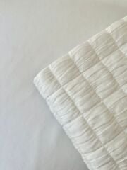 Beyaz dikdörtgen desenli penye kapitone