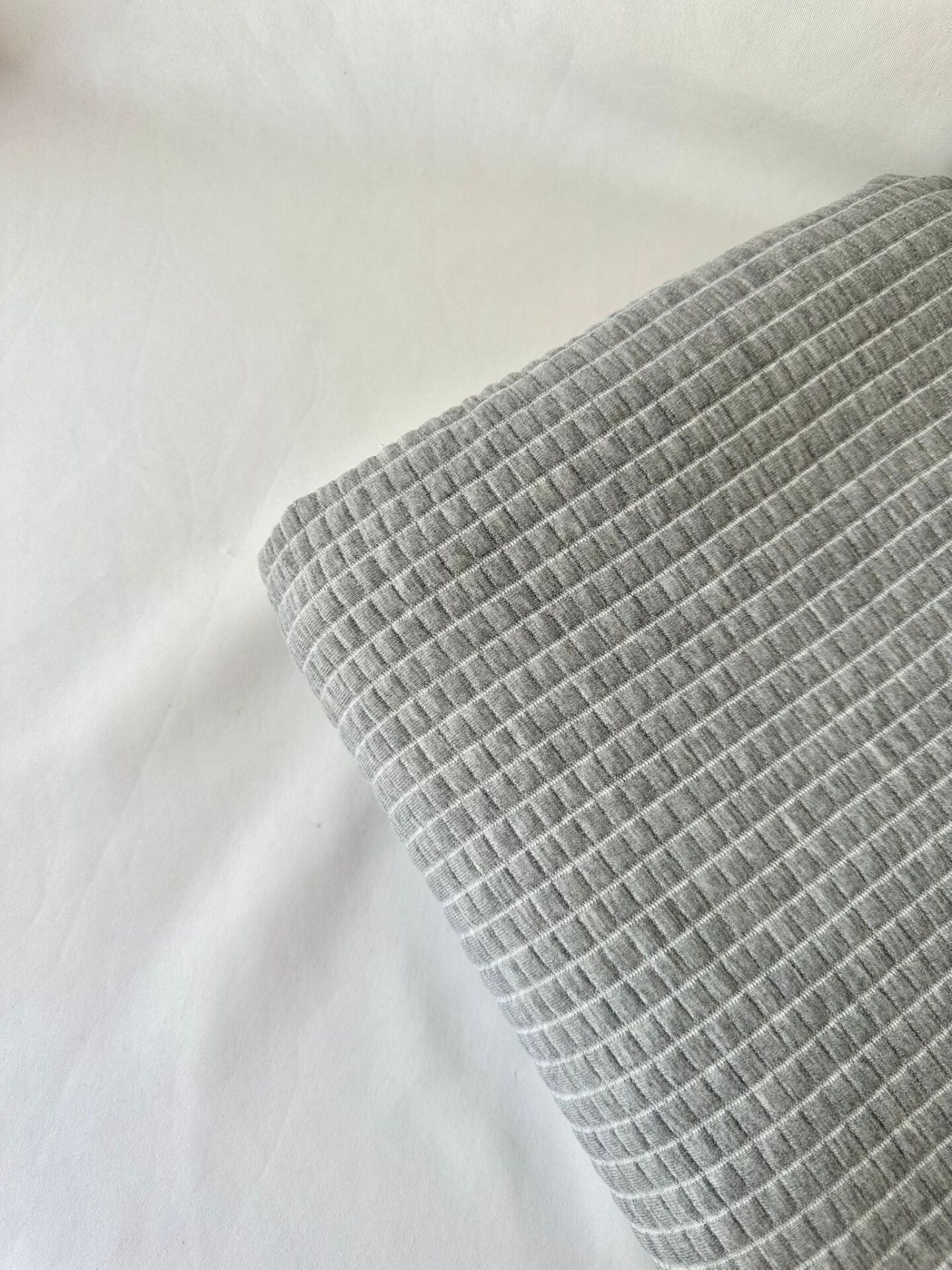 Gri minik kare desenli penye kapitone 190x340cm