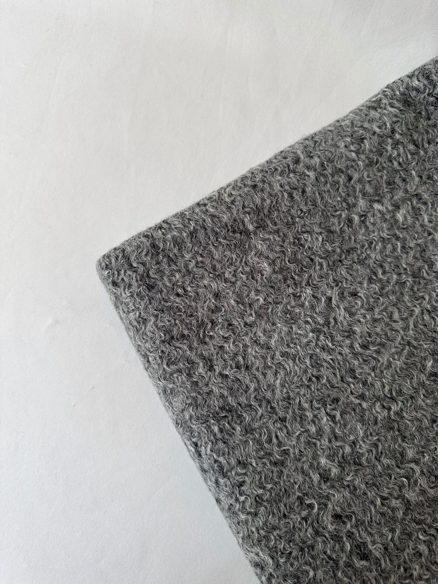Gri kırçıllı buklet kumaş 154x100cm
