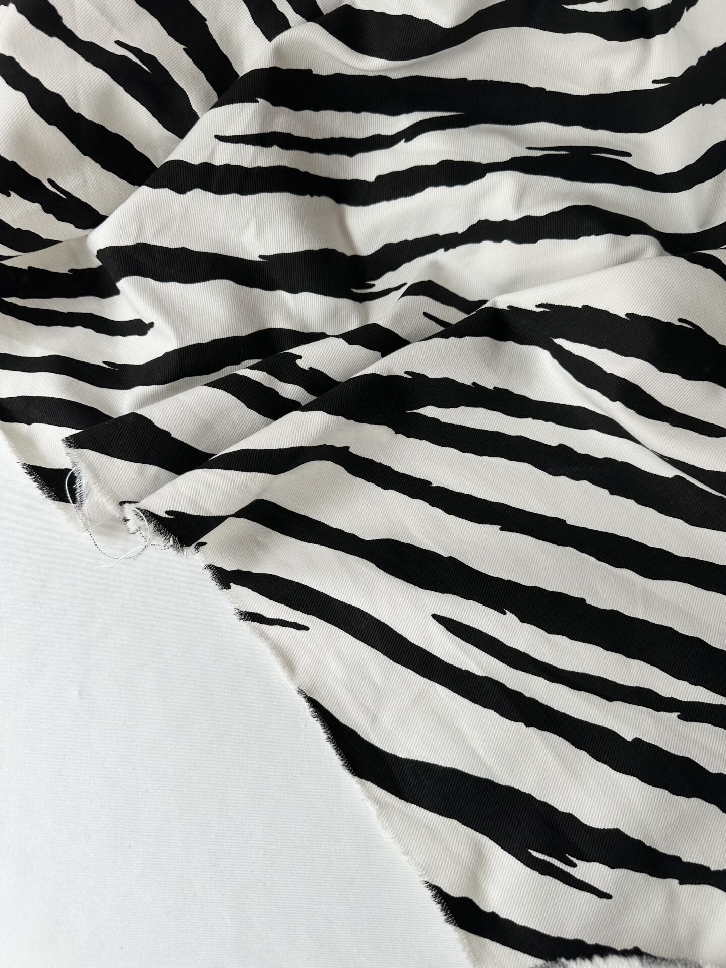 Zebra desenli likrasız kot