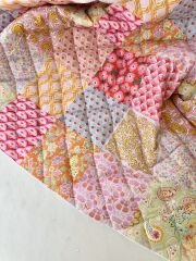Pembe patchwork desenli kapitone kumaş eni 142cm