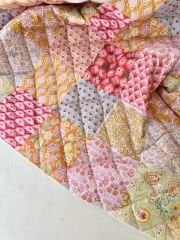 Pembe patchwork desenli kapitone kumaş eni 142cm