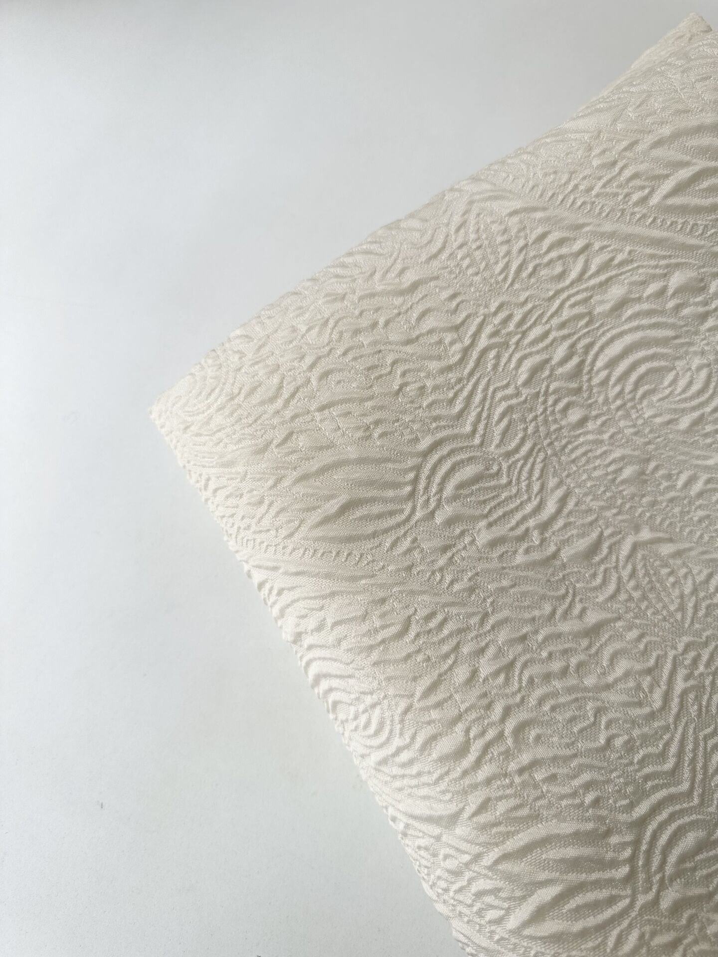 Kabartma dokulu ince brokar 146x220cm