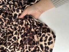 Leopar desenli saten kumaş 146x230cm
