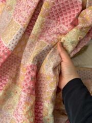 Kırmızı- pembe Patchwork desenli çift katlı müslin