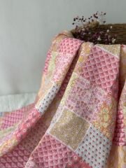 Kırmızı- pembe Patchwork desenli çift katlı müslin