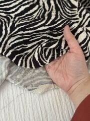 Zebra desenli jakarlı saten kumaş 154x230cm